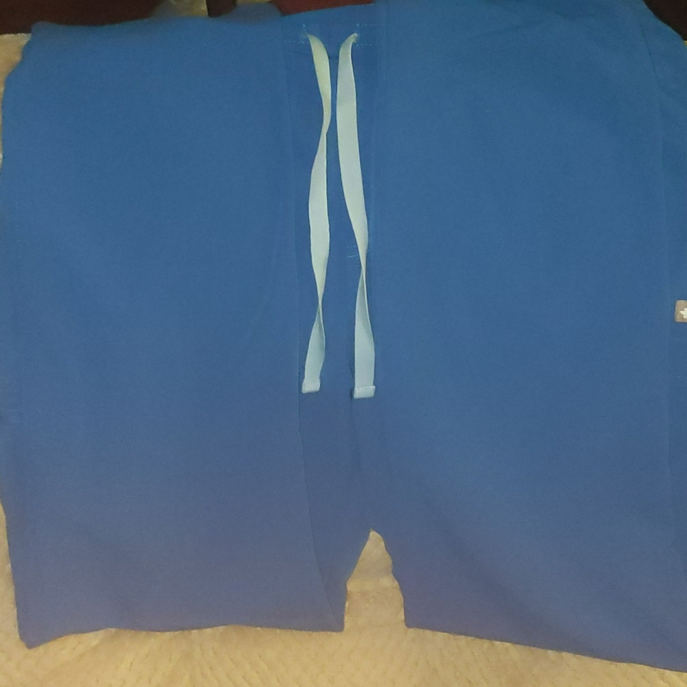 SIZE MEDIUM LONG YOLA FIGS SCRUBPANTS